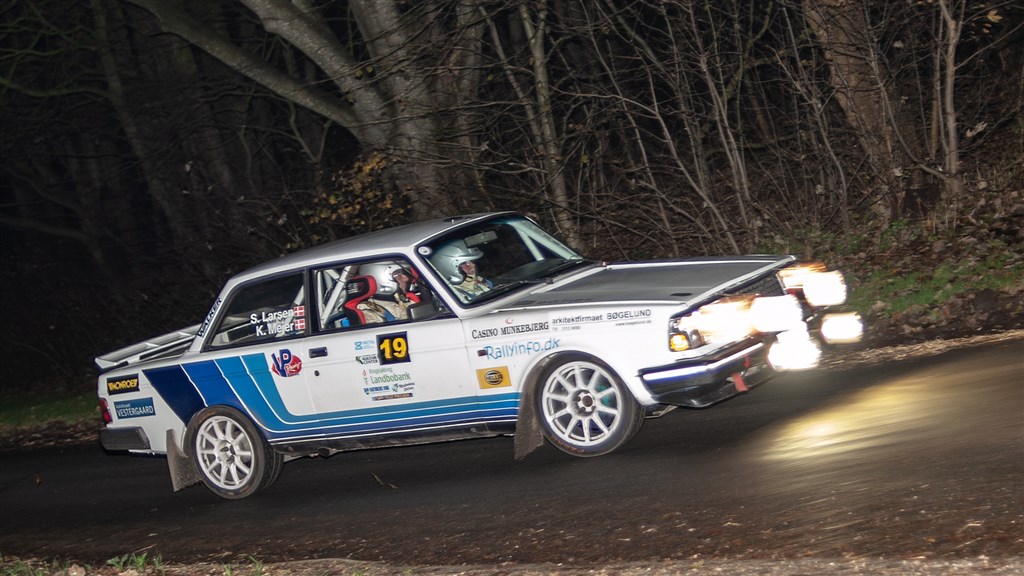 Kurt-Mejer og Steen Kjær Larsen kørte den sidste hastighedsprøve uden kommunikationsudstyr, så Kurts erfaring kom på prøve for at få sølvmedaljerne i hus.
(Foto: rallypics.dk-Viggo Johansen)